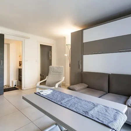 Apartman Avec Parking A 12mns Du Centre Historique De