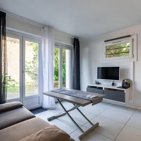 Apartman Avec Parking A 12mns Du Centre Historique De